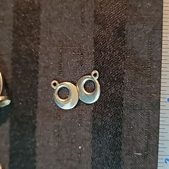 Lot of scrap 925 silver 2 necklaces 1 ring 2 earrings some wearable some scrap - Picture 8 of 10